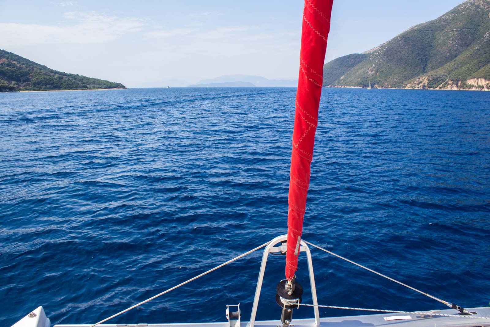 Sailing tour in Greece: How to sail without lifting a finger