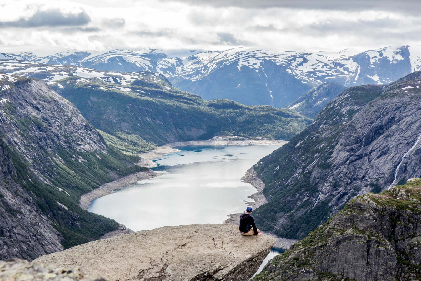 Norway's Trolltunga hike - the unofficial guide for the perfect day!