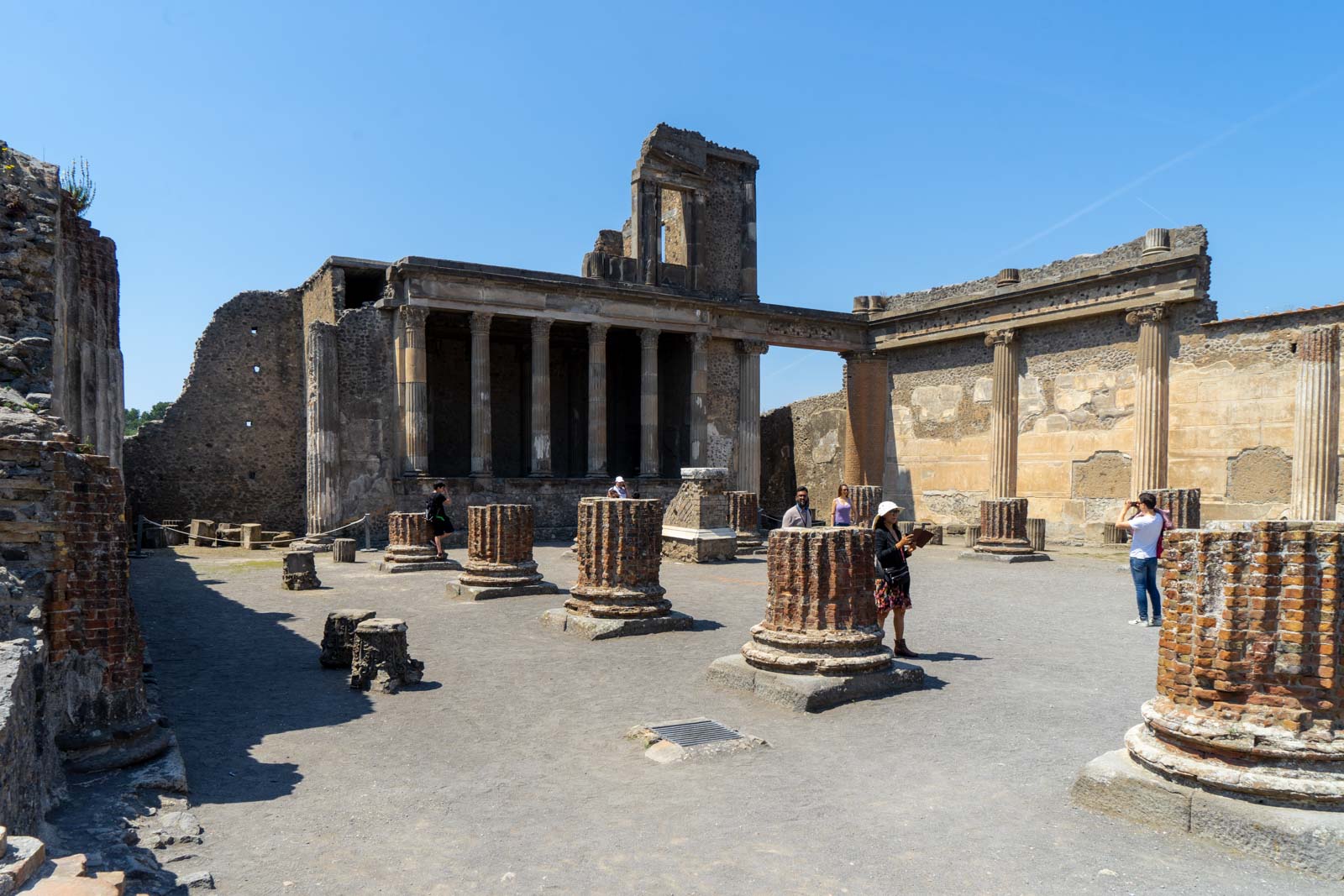 How to visit Pompeii on a self guided tour