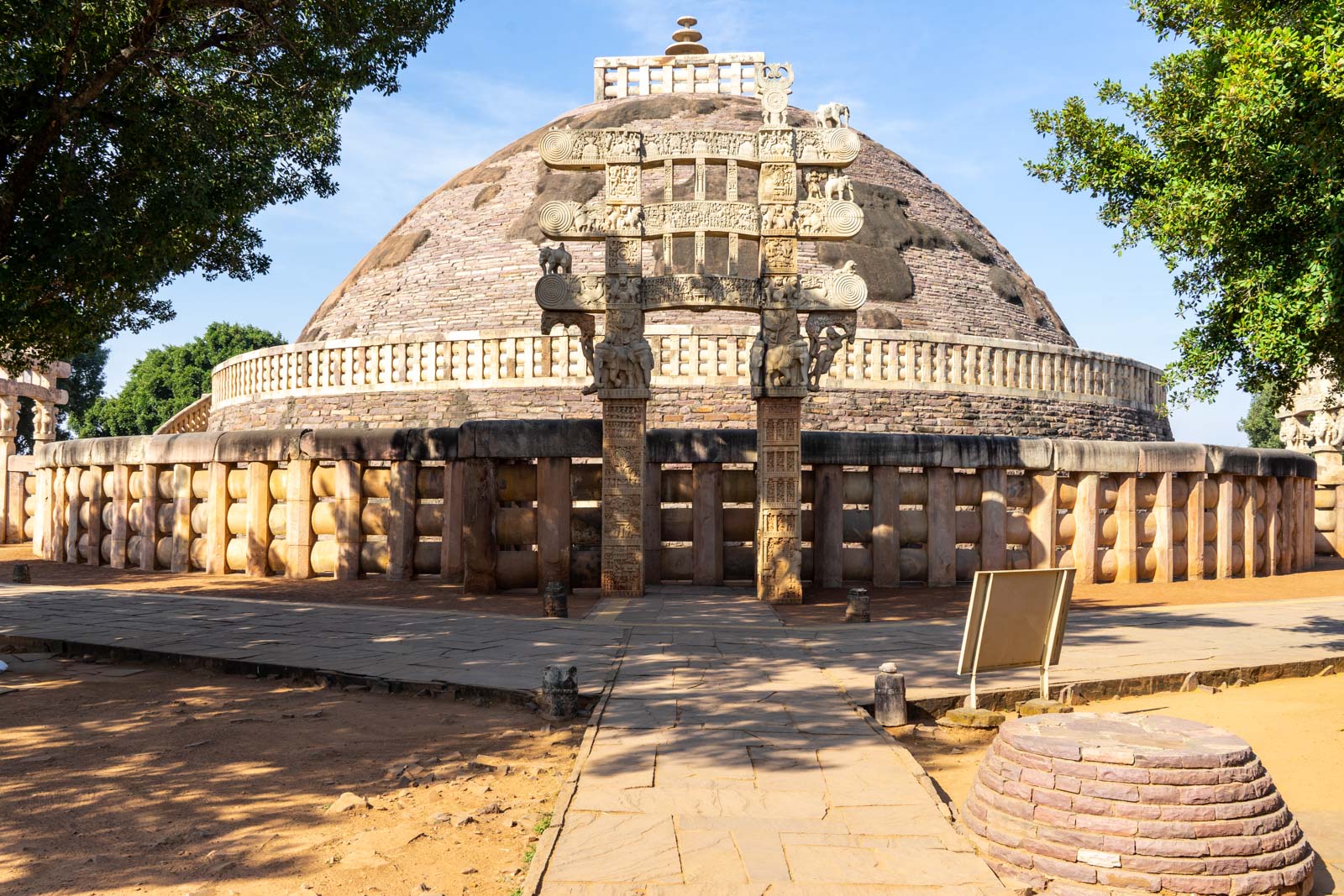 the-great-stupa-at-sanchi-in-india-a-buddhist-treasure